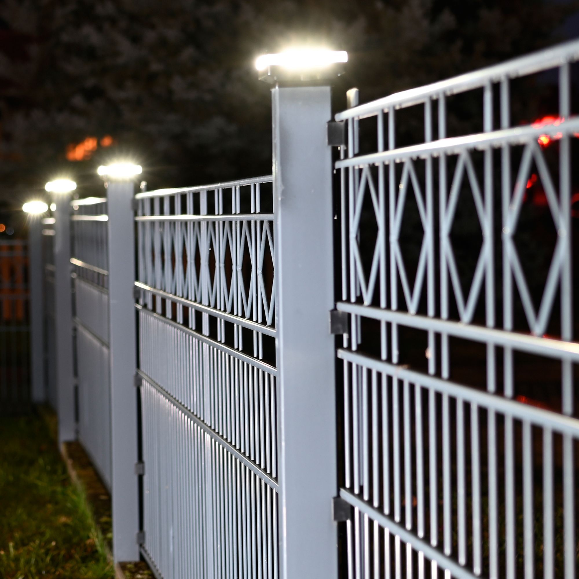 Zaun beleuchtet Zaun beleuchtet am Dekorzaun