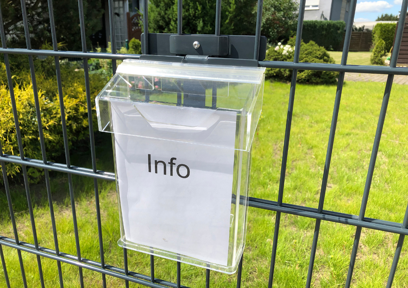 Eindrehhalterung inkl. Prospekthalter DIN A4