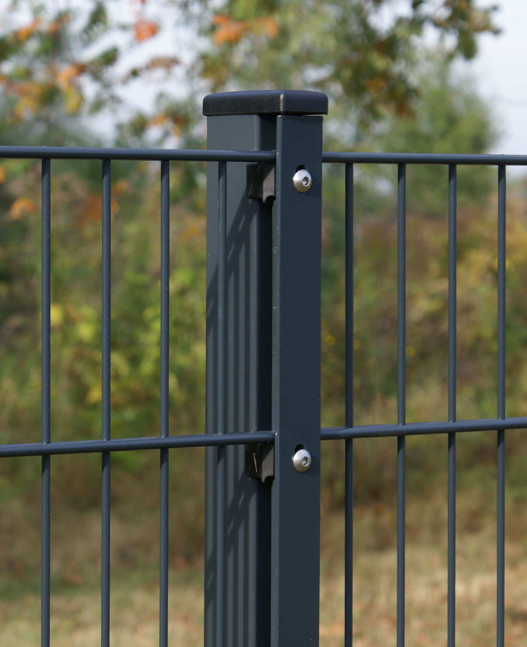 Zaunpfosten mit Abdeckschiene Anthrazitgrau Zaunpfosten mit Abdeckschiene Anthrazitgrau