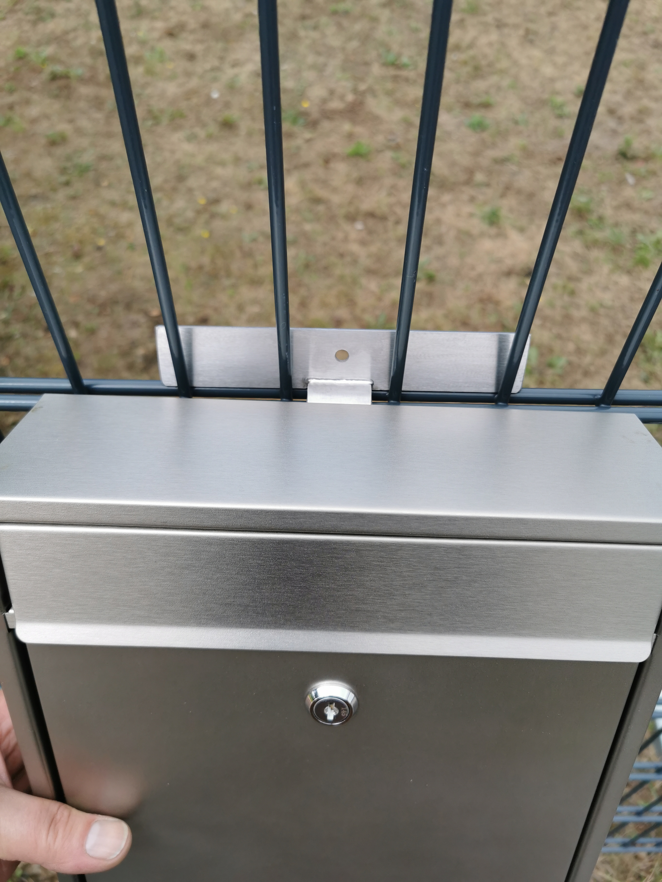 Eindrehhalterung Briefkasten Universal