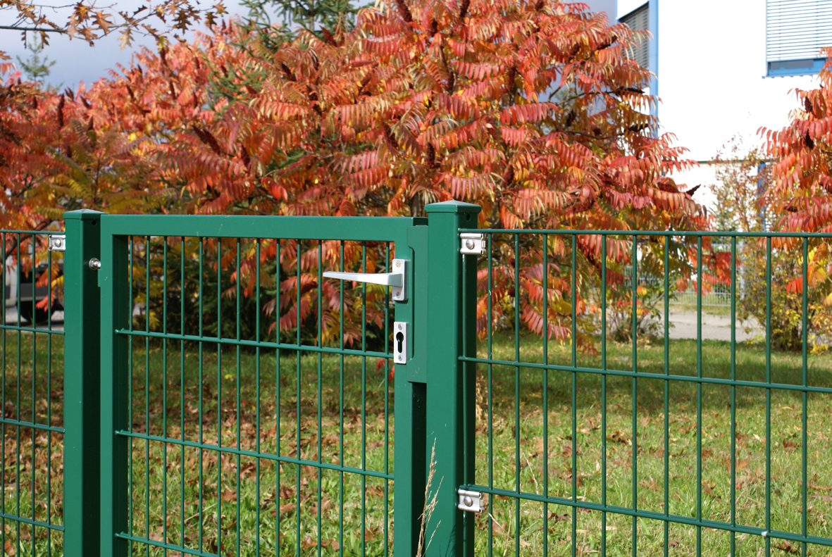 Zaunpaket 25m + Drehflügeltor RAL6005 Moosgrün