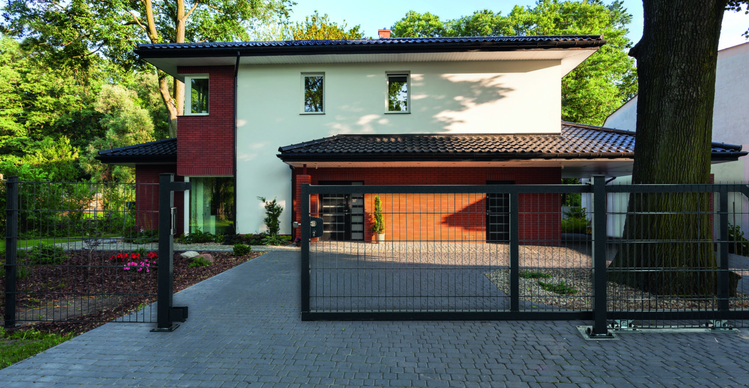 Freitragendes Schiebetor Stabmattenfüllung 6/5/6